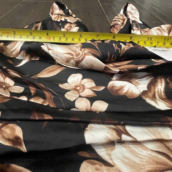Express Elegant Ruched Floral Midi Dress- Black, Brown & Beige. size 4. Org $118 - Picture 5 of 10
